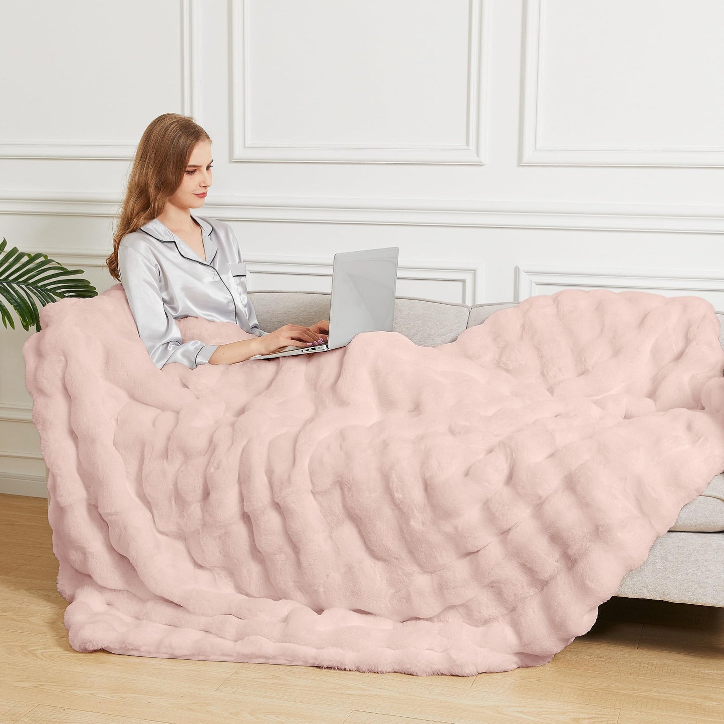 ORINOVA Pink Fluffy Double Sided Blanket for Couch Living Room Faux Fur 50x60 Fuzzy Throw No Shed Blanket for Bed Soft Furry Bed Cozy Comforter Home Decor Gifts 860 GSM