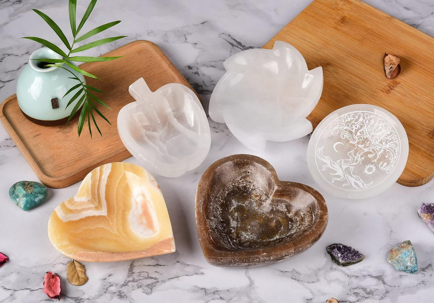 AMOYSTONE Natural Selenite Charging Bowl with Tree of Life Engraving 3.5-4'' Energy Cleansing Crystal Plate for Healing Meditation and Spiritual Home Decor