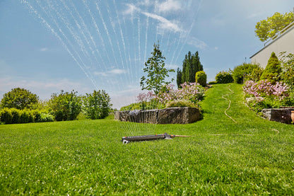 Gardena AquaZoom L rectangular sprinkler: Sprinkler for watering areas of 28–350 m², range 7–21 m, spread 4–17 m, built-in metal filter (18714-88)