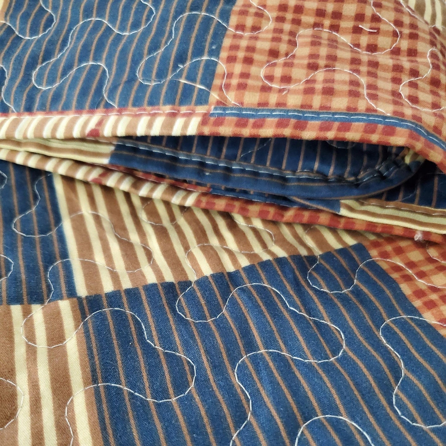 Virah Bella 3 Piece Queen Cabin Quilt Bedding Set - Mountain Cabin Blue - Rustic Country Reversible Patchwork Comforter Set with Decorative Pillow Shams, Blue/Tan