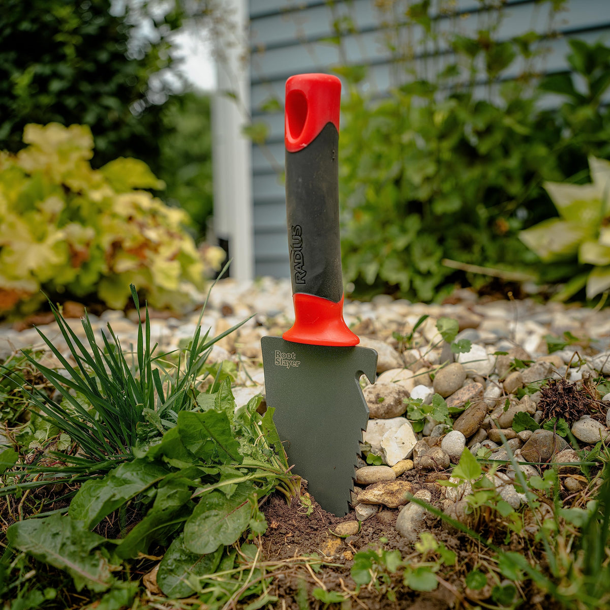 Root Slayer 16011 Garden Trowel with Serrated Blade for Digging and Root Cutting, Heavy Duty Steel Hand Tool, Red