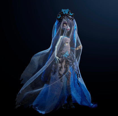 Monster High Skullector Doll, Corpse Bride Emily Collectible in Gothic Spiderweb Wedding Dress with Accessories Like Gauze Veil and Doll Stand