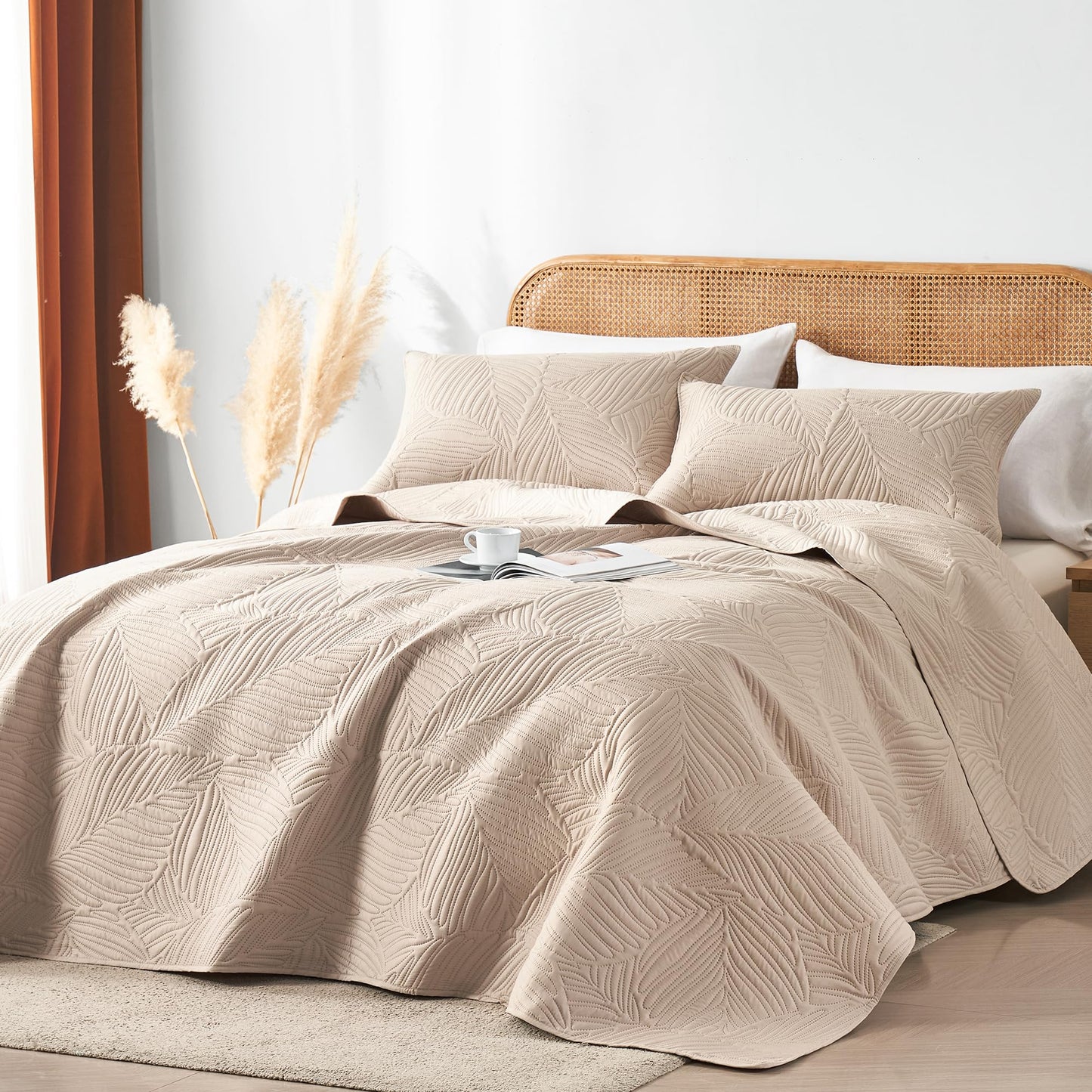 OARAGE Queen Quilt Bedding Set Soft Lightweight Beige Bedspread with Leaf Pattern,Ultrasonic Microfiber Bed Coverlet Full Size for All Season (1 Quilt, 2 Shams)