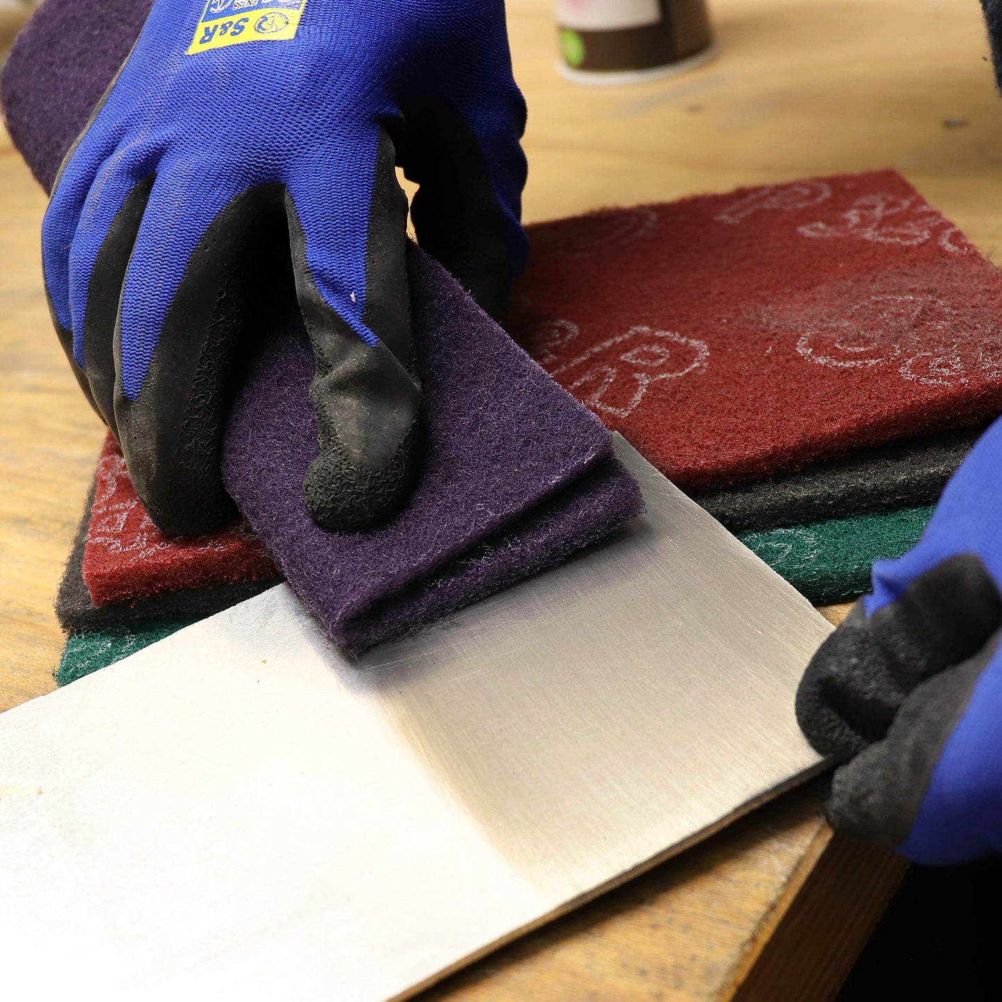 S&R Abrasive Pads 150x230mm – 12-Piece Set (P180, P320, P600, P800) – Flexible Sanding Pads for Metal, Wood, Steel & Stainless Steel – Multi-Grit Polishing & Surface Prep