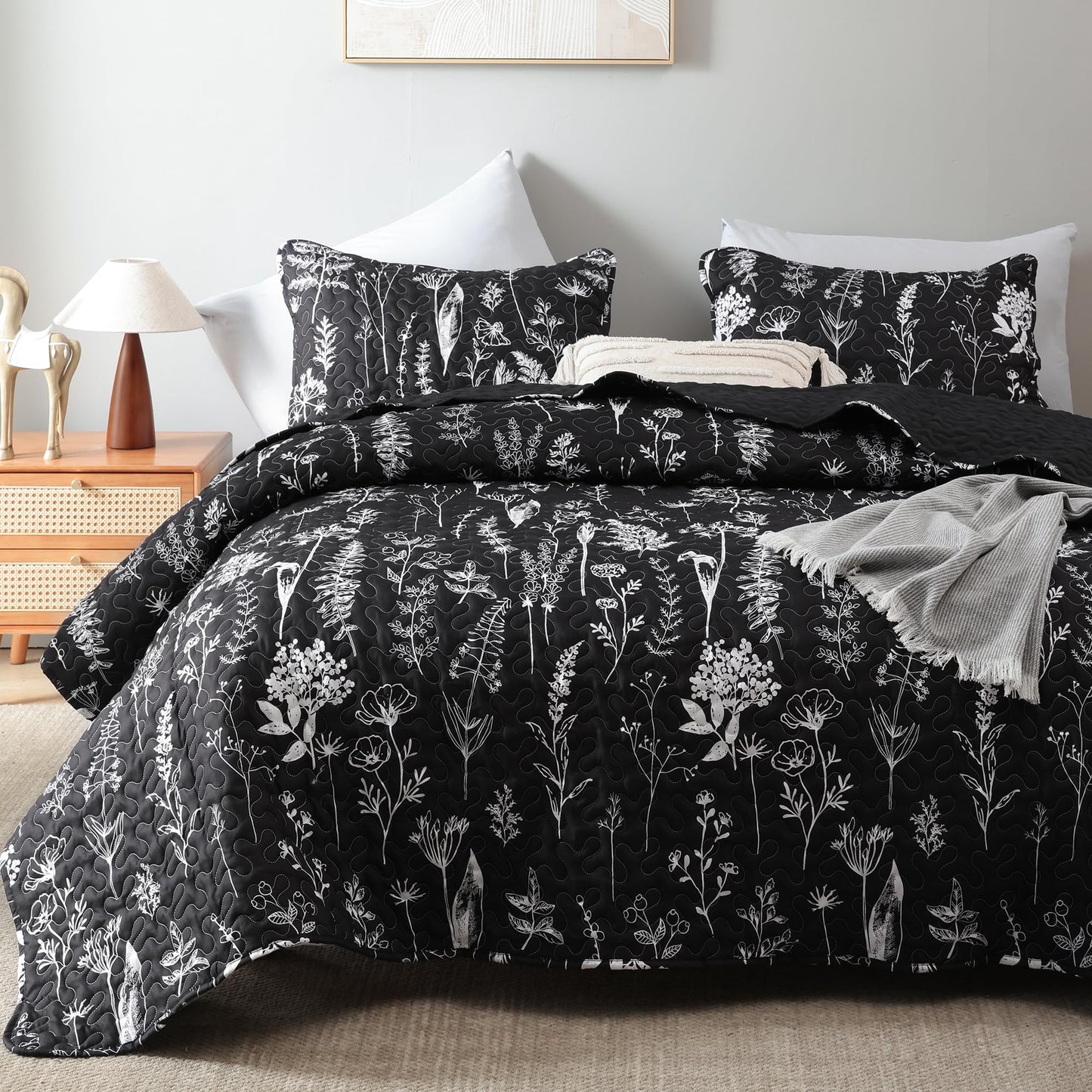 JANZAA Quilts Queen Size Bed Spread Botanical 3 Pieces Quilts Queen Size Sets with Floral Pattern Lightweight Microfiber Bedding Reversible 1 Quilt and 2 Pillow Cases-Black