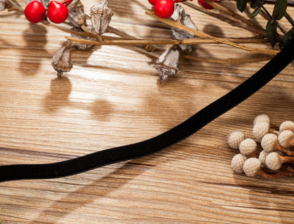 AnalysisyLove Classic Black Velvet Choker Necklace for Women, Valentines Birthday Gifts, Halloween Cosplay Jewelry