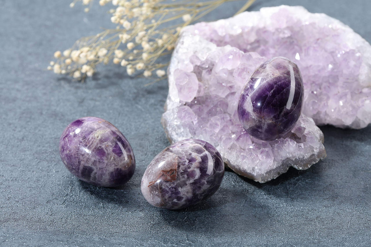 Jovivi Natural Amethyst Egg Sphere Sculpture Reiki Healing Crystal Gemstone Ball Divination Figurine with Acrylic Stand for Home Decoration