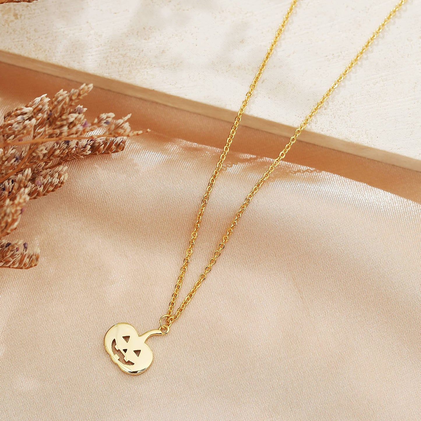 Pencros Dainty Pumpkin Necklace,18K Gold Plated Pumpkin Delicate Chain Minimalist Simple Halloween Jewelry Friend's Gift