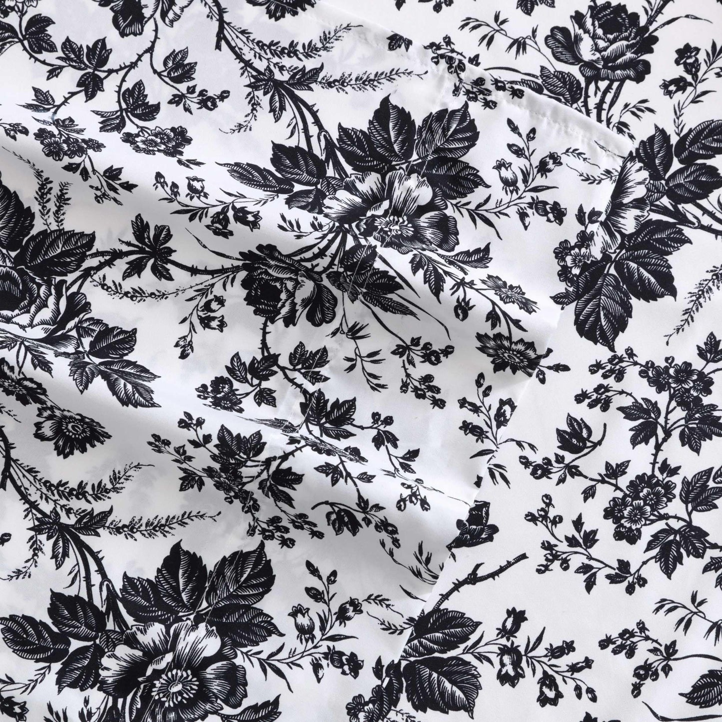 Betsey Johnson - Full Size Sheet Set, Ultra-Soft & Lightweight Bedding with Pillowcases, Fully Elastic Fitted Sheet, Deep Pocket, Floral Room Decor (Betsey's Toile Black)