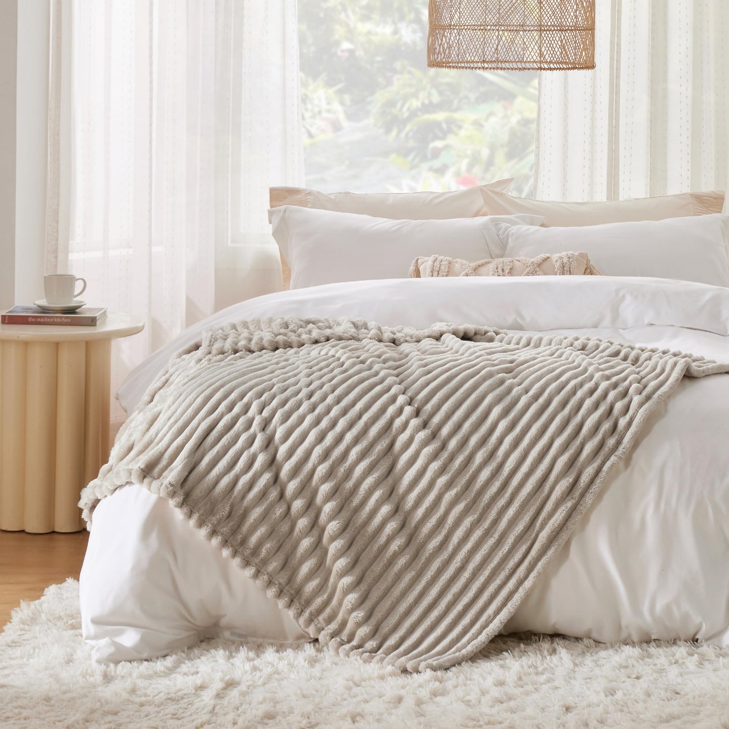 Bedsure Fleece Blanket Twin Size (Beige & Sage Green)