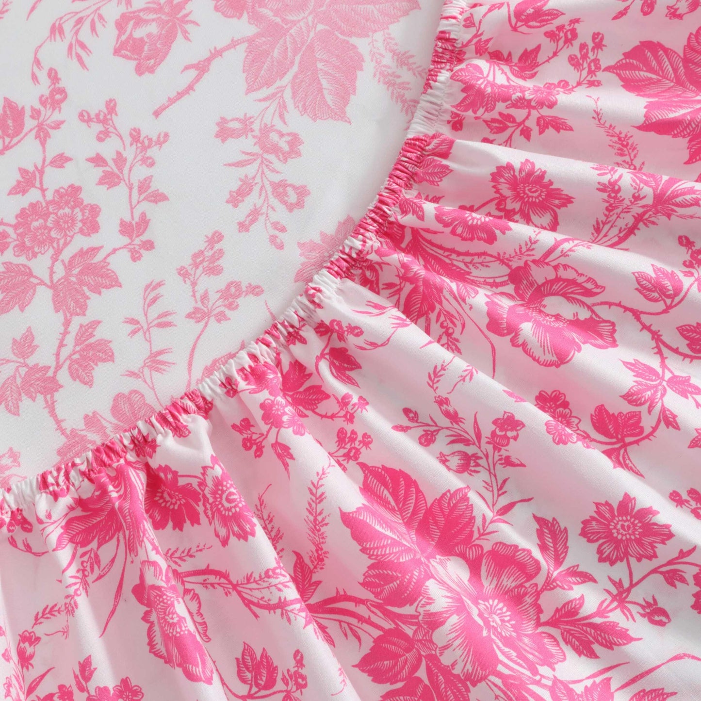 Betsey Johnson - Full Size Sheet Set, Ultra-Soft & Lightweight Bedding with Pillowcases, Fully Elastic Fitted Sheet, Deep Pocket, Floral Room Decor (Betsey's Toile Pink)