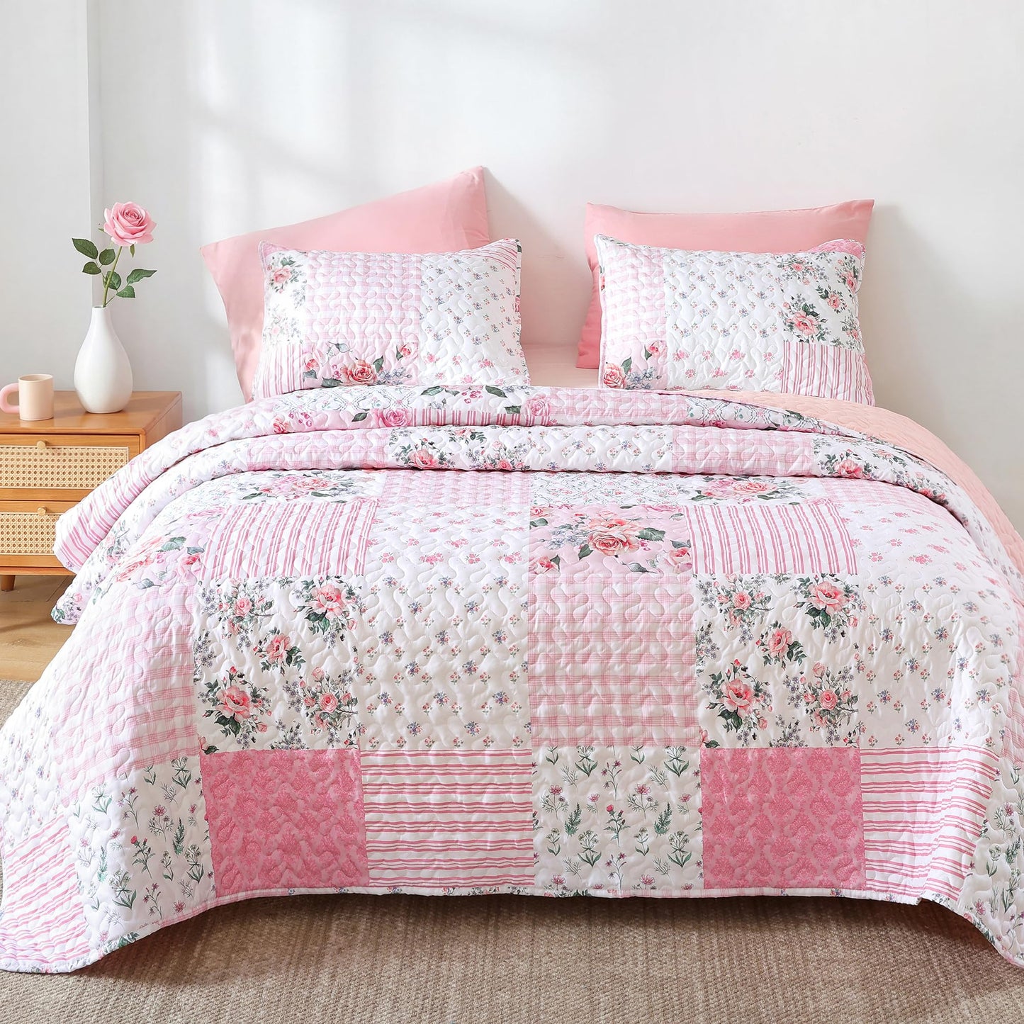 YIKUSH Floral Quilt Set Queen Size – Ultra Soft Lightweight Bedspread, 3 Piece Pink Bedding Set (90"x90") with Pillowcases (20"x26"), All Season Coverlet for Bedroom & Guest Room