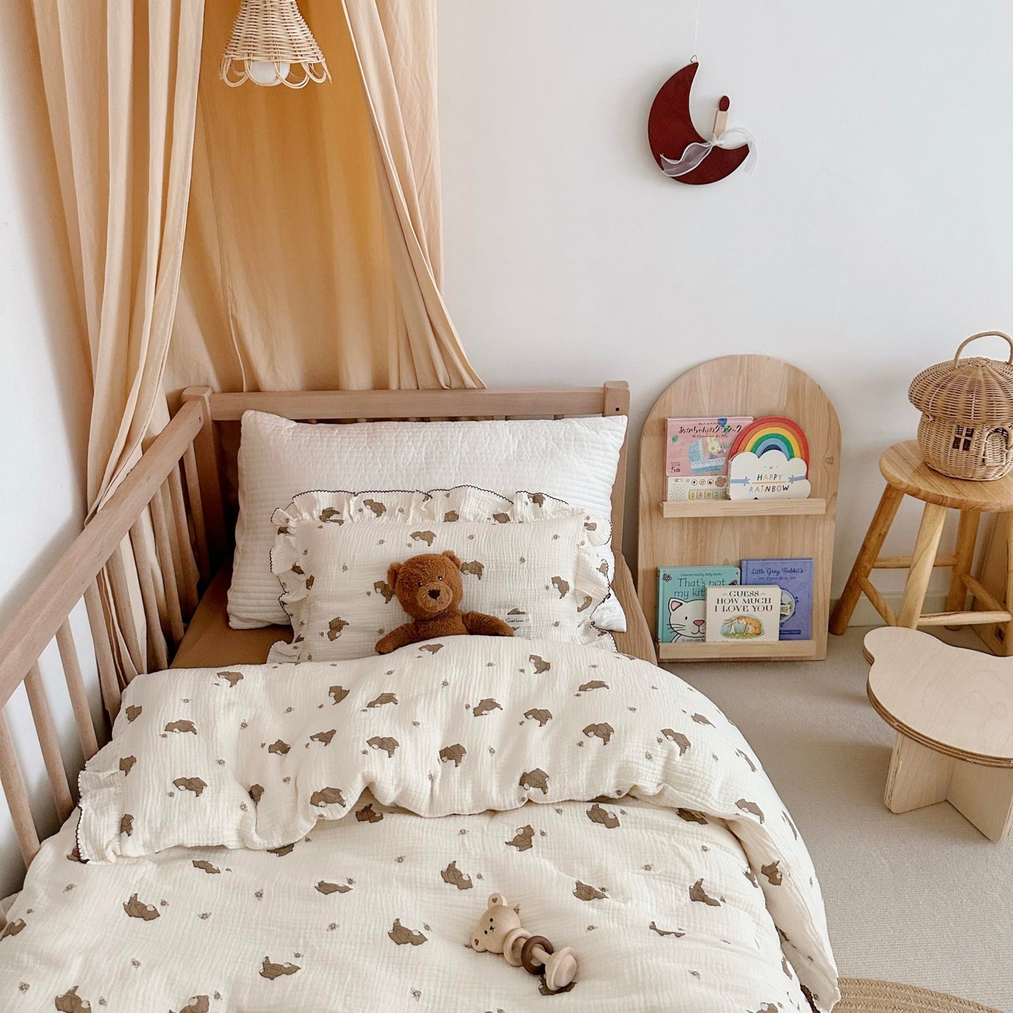 AOJIM Kids Bedding Duvet Cover 1 Piece with Little Bee and Brown Bear, Cotton Toddler 2-layer gauze Muslin Comforter Cover 47X59'', Ruffled Design Baby Duvet Protector for Girls Boys, Machine Washable