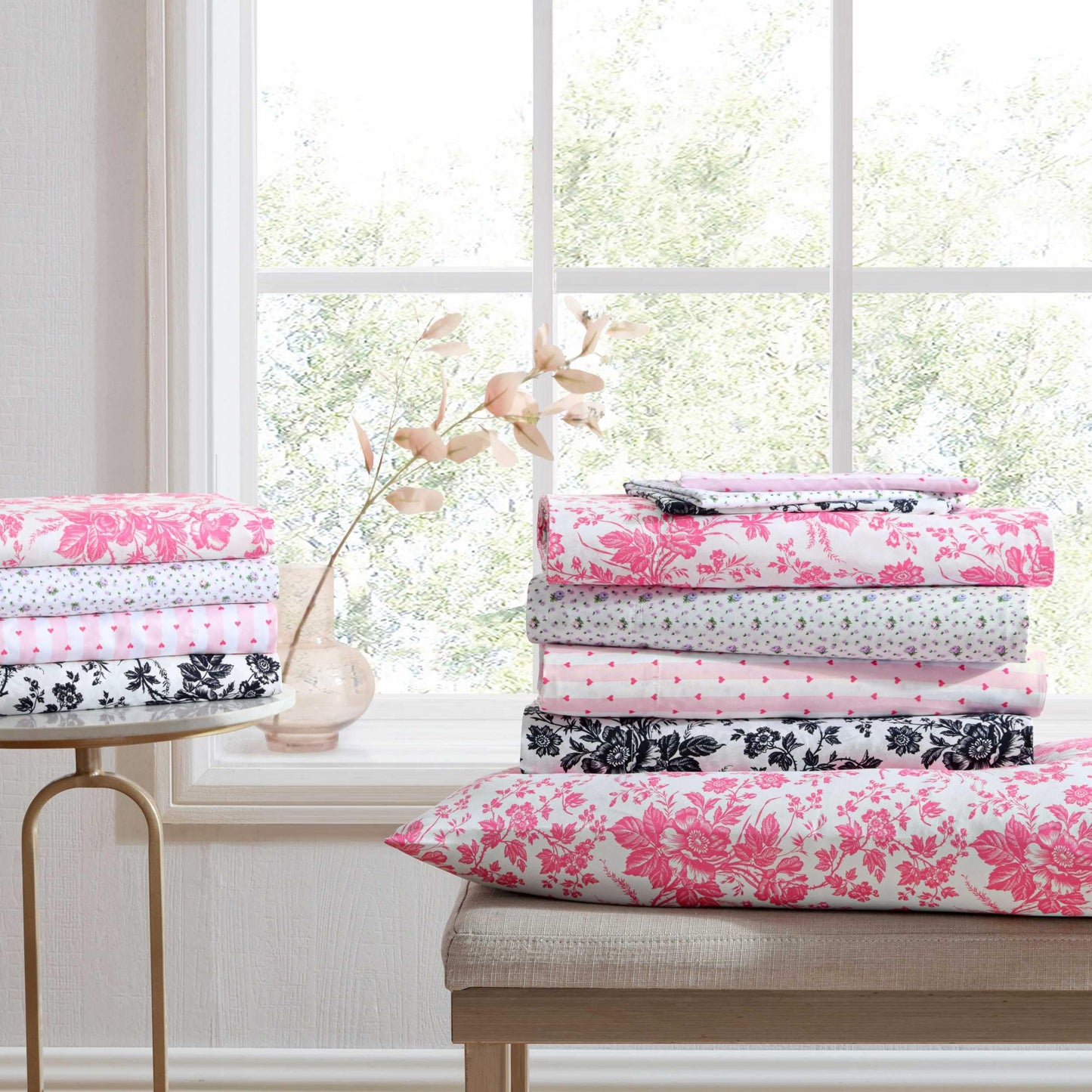 Betsey Johnson - Full Size Sheet Set, Ultra-Soft & Lightweight Bedding with Pillowcases, Fully Elastic Fitted Sheet, Deep Pocket, Floral Room Decor (Betsey's Toile Black)
