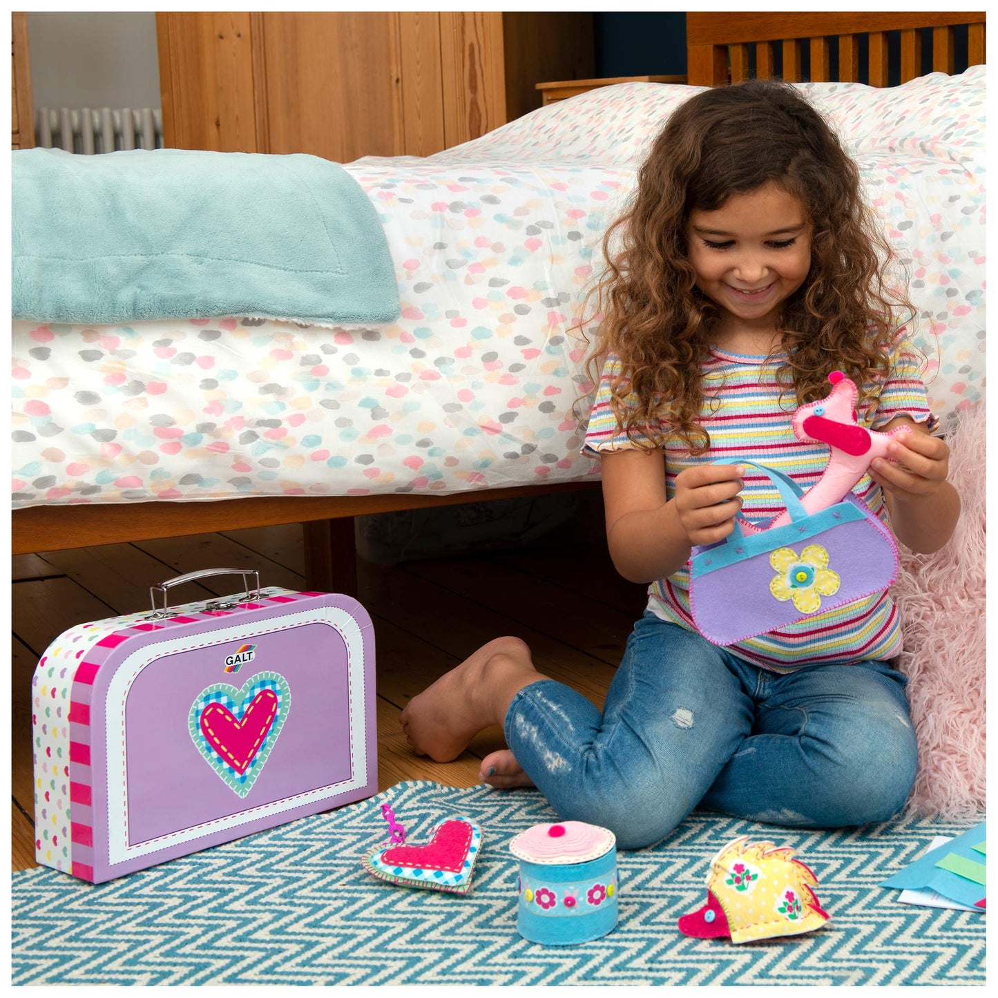Galt Sewing Case - Creative Cases Childrens Sewing Set - Introduction to Sewing Kit -Learn to Sew Arts and Crafts Kit for Kids - 6 Colourful and Fun Sewing Projects, Carry Case and Guide - Ages 7 Plus
