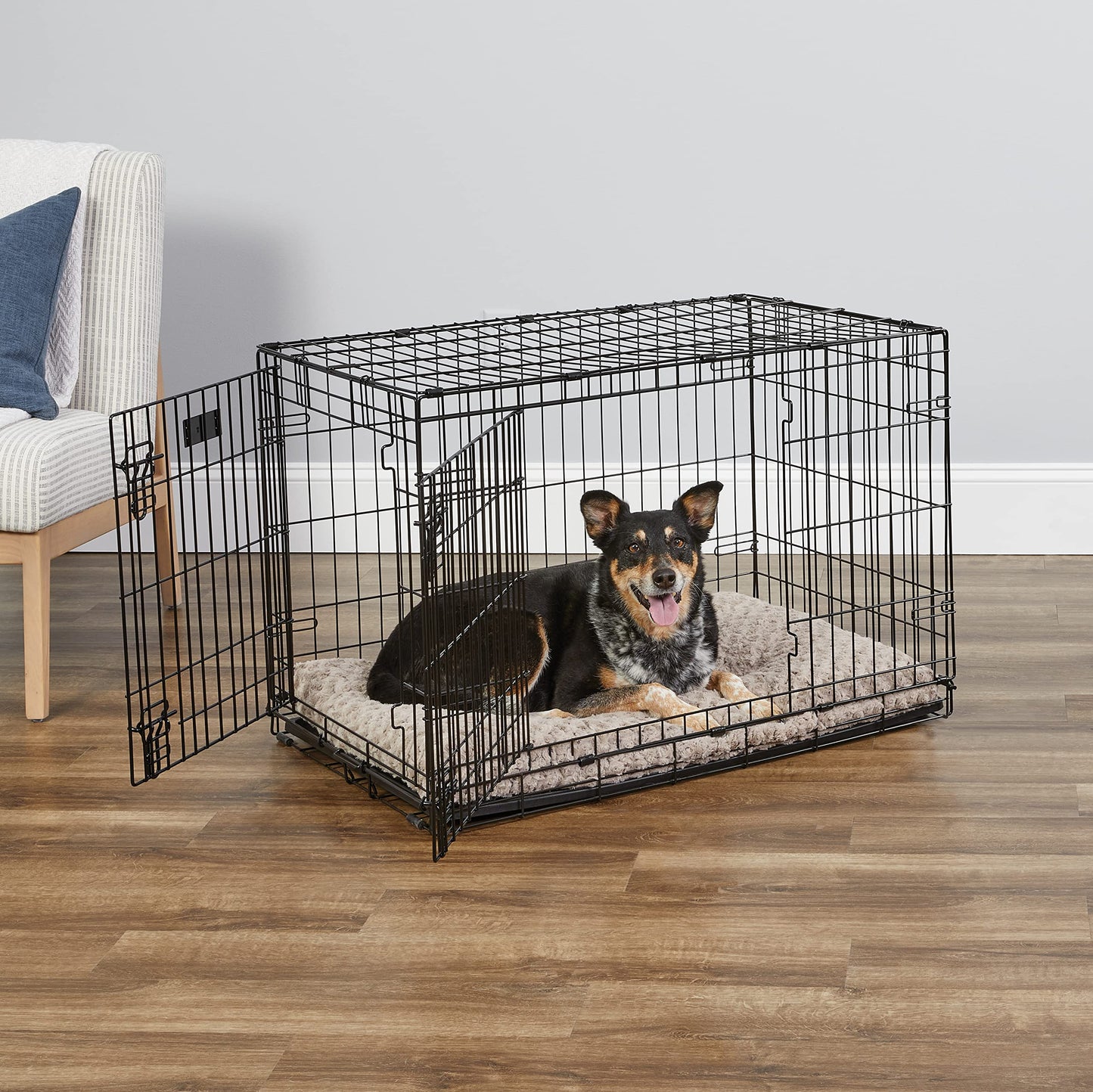 MidWest Homes for Pets Newly Enhanced Double Door iCrate 90.42 cm (36-Inch) Long Dog Crate, Includes Leak-Proof Pan, Floor Protecting Feet, Divider Panel & New Patented Features, Black, Model 1536DDU