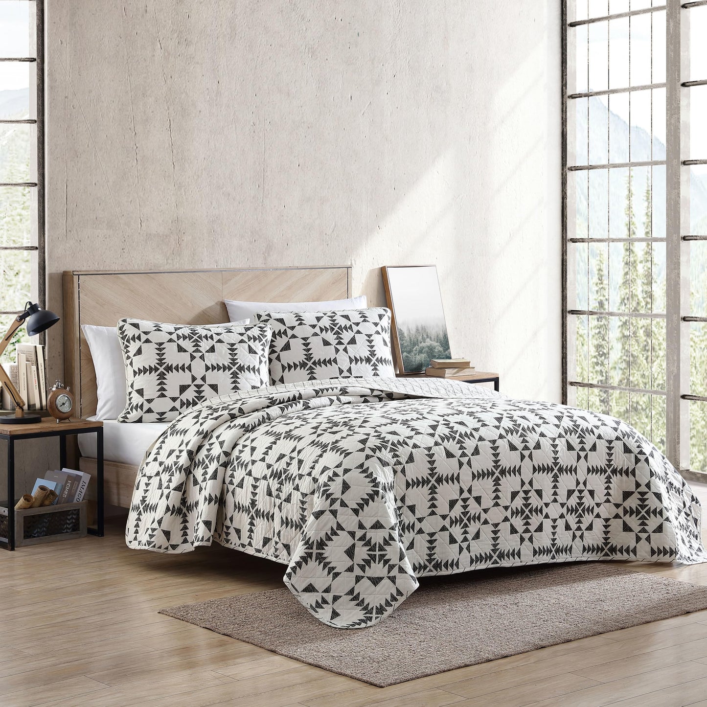 Eddie Bauer - Queen Quilt Set with Shams, Reversible Cotton Bedding, Lightweight All-Season, Pre-Washed, Arrowhead Charcoal
