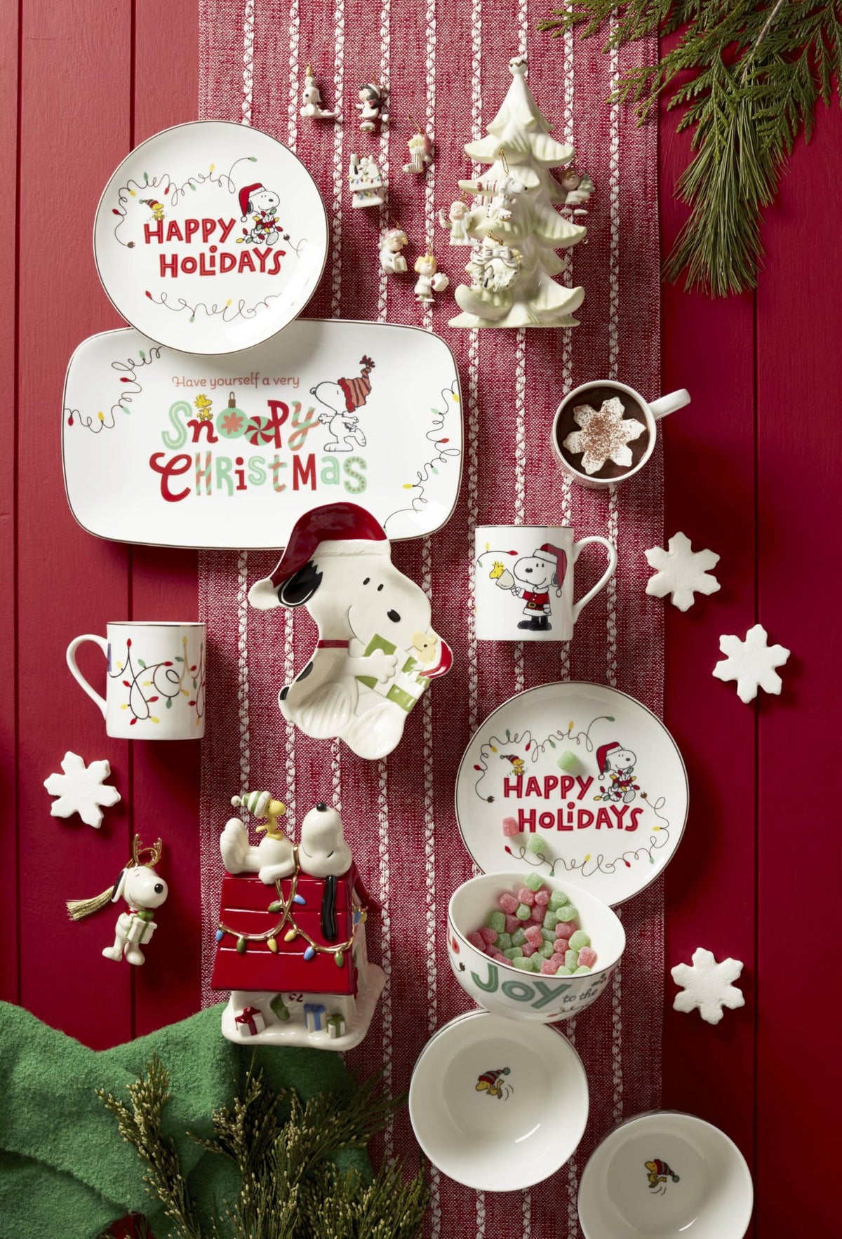 Lenox 896321 Snoopy Christmas Accent Plates, Set of 4, Holiday Dinnerware