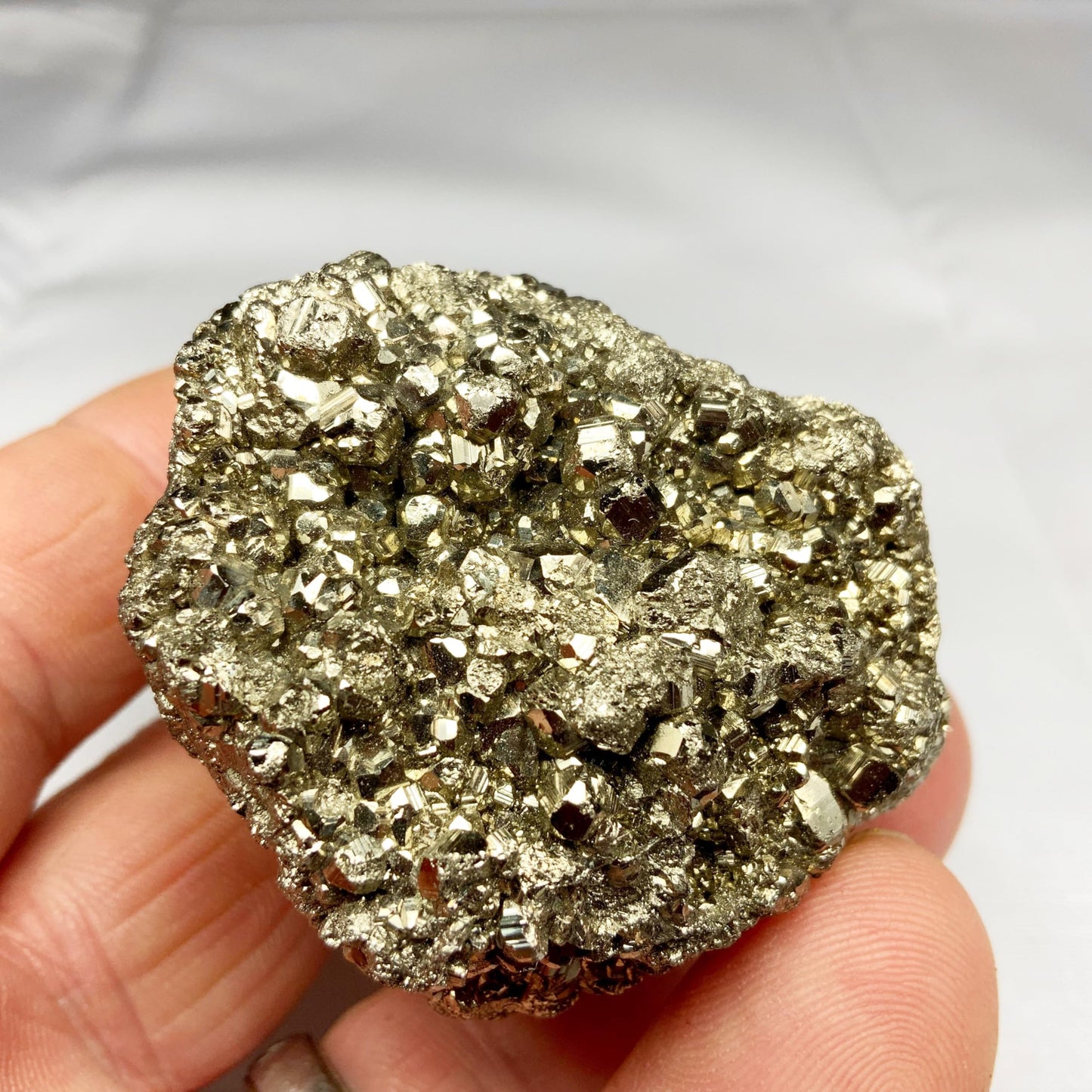 1.8-7.05 Oz Gemstone Natural Pyrite Mineral Specimen, Crystals and Healing Stones DIY Stone Decoration, High-Energy Iron Indoor and Outdoor Garden Fish Tank Landscaping (5.3-7.05 oz)
