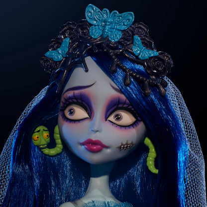 Monster High Skullector Doll, Corpse Bride Emily Collectible in Gothic Spiderweb Wedding Dress with Accessories Like Gauze Veil and Doll Stand