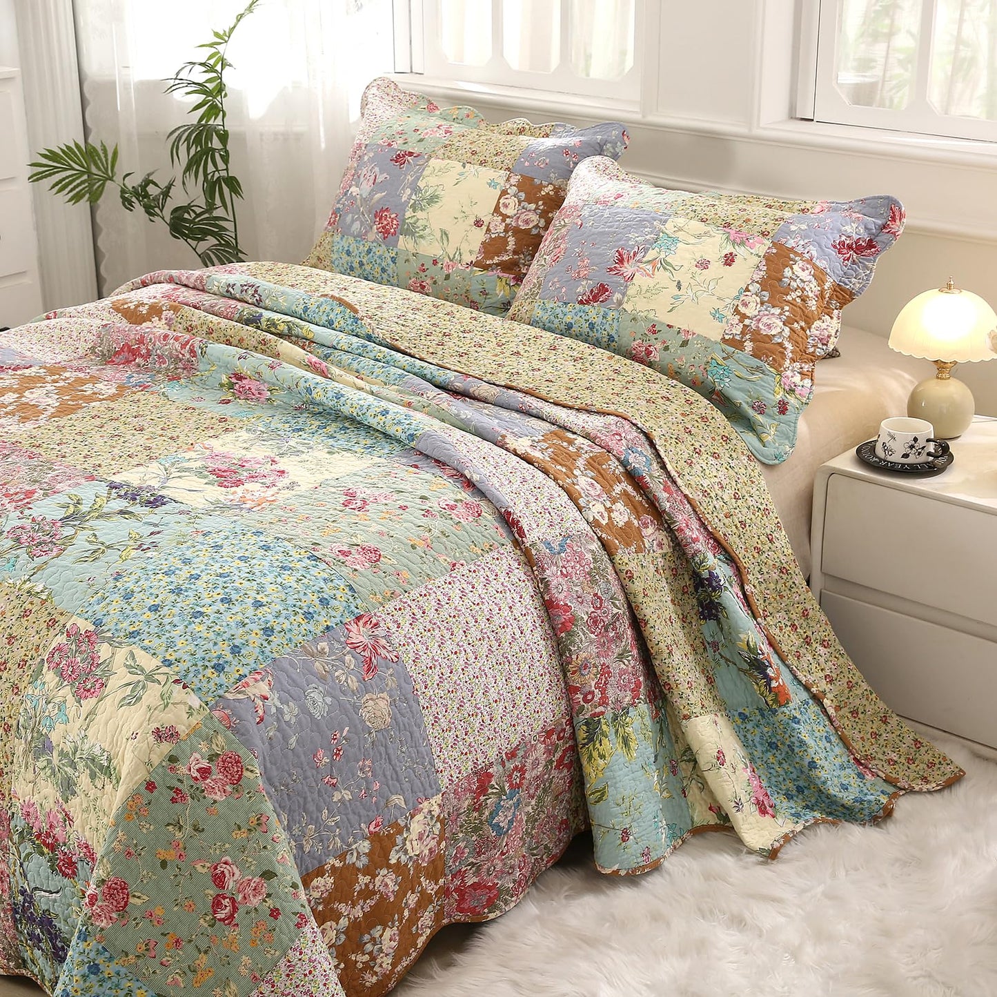 vctops Boho Patchwork Cotton Quilted Bedspread Quilt Set Queen Size 3 Pieces Soft Reversible Lightweight Coverlet Set Floral Print 1 Quilt and 2 Pillow Shams (Purple,Queen)