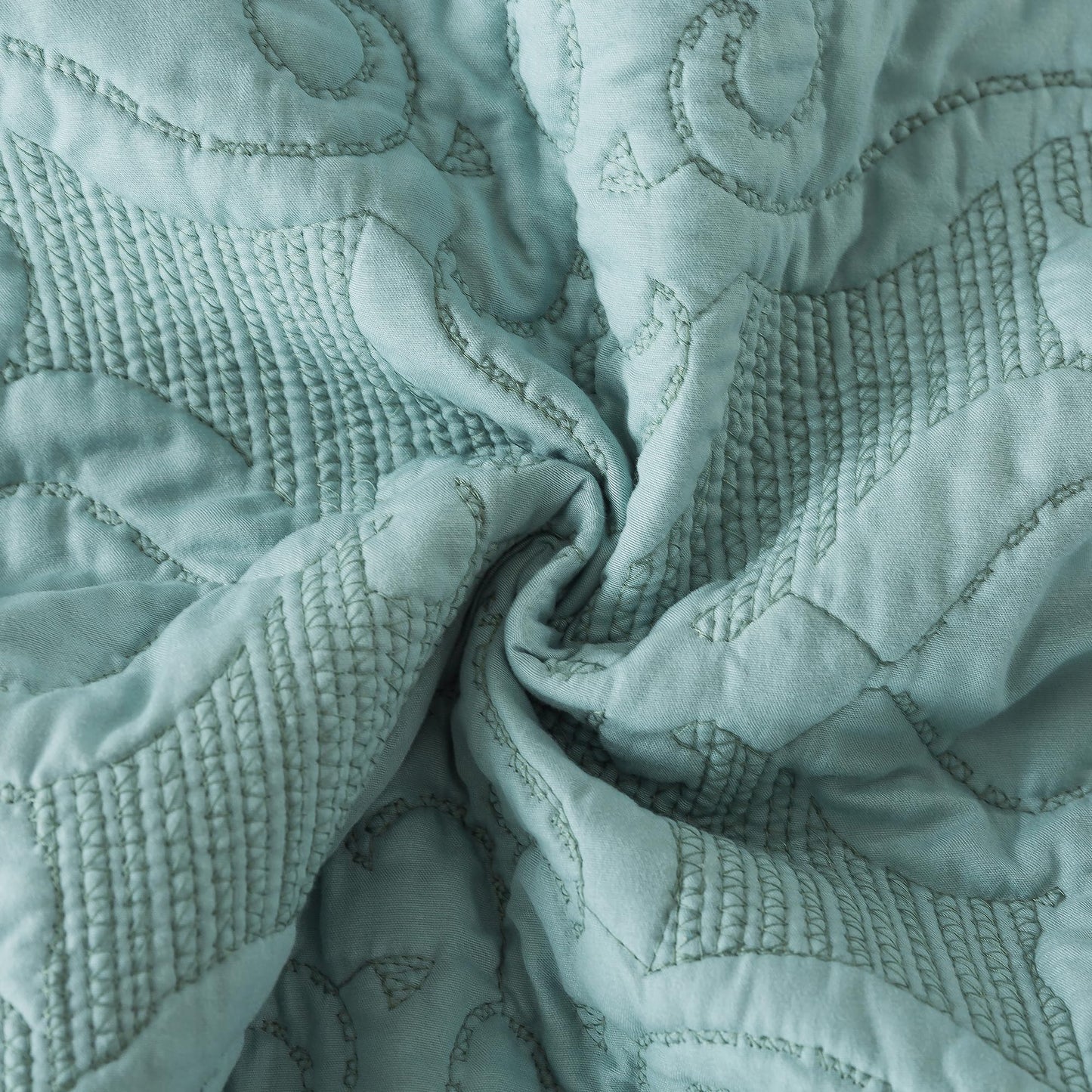 NEWLAKE Quilt Bedspread Set, Light Green Jacquard Embossed Floral Pattern Reversible Embroidered Microfiber Coverlet Sets, Queen Size