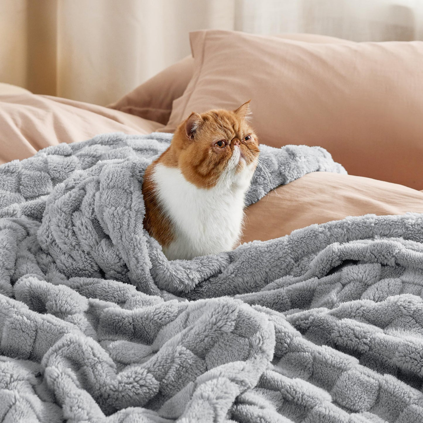 Bedsure Fleece Throw Blanket for Sofa - Soft Cosy Checkered Blankets for Women and Girls, Fluffy Warm Single Throw for Bed, Grey, 127x152 cm
