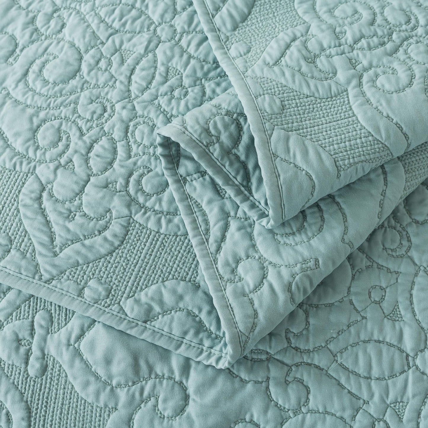 NEWLAKE Quilt Bedspread Set, Light Green Jacquard Embossed Floral Pattern Reversible Embroidered Microfiber Coverlet Sets, Queen Size