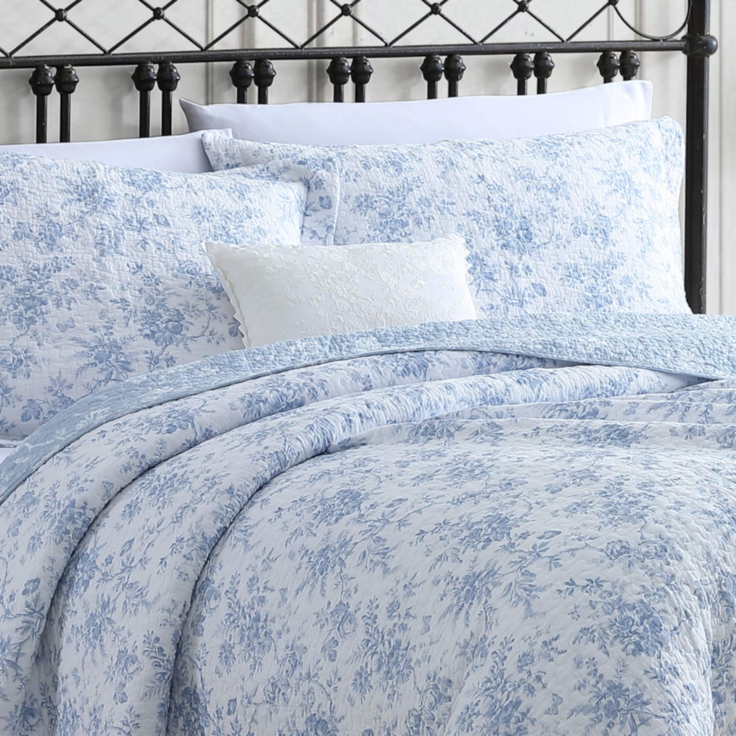 Laura Ashley - Twin Quilt Set, Soft Cotton Bedding with Matching Sham, Reversible Floral Toile Design, Floral Room Decor, Lightweight for Year-Round Layering (Walled Garden Blue)