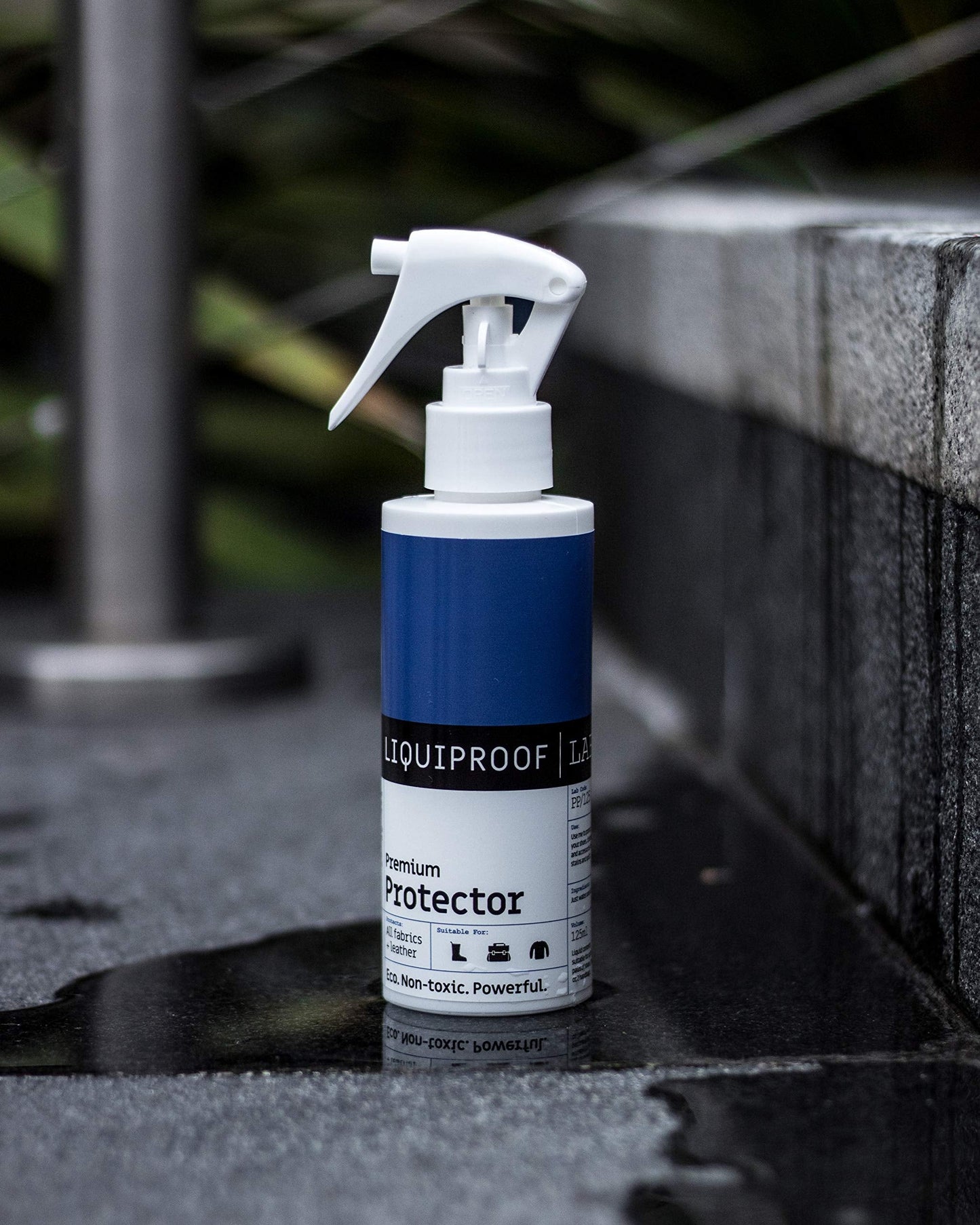 Liquiproof LABS Premium Protector Spray 125ml long lasting waterproof and stain protection for leather, suede, nubuck, sheepskin and fabrics. For shoes handbags trainers boots clothes