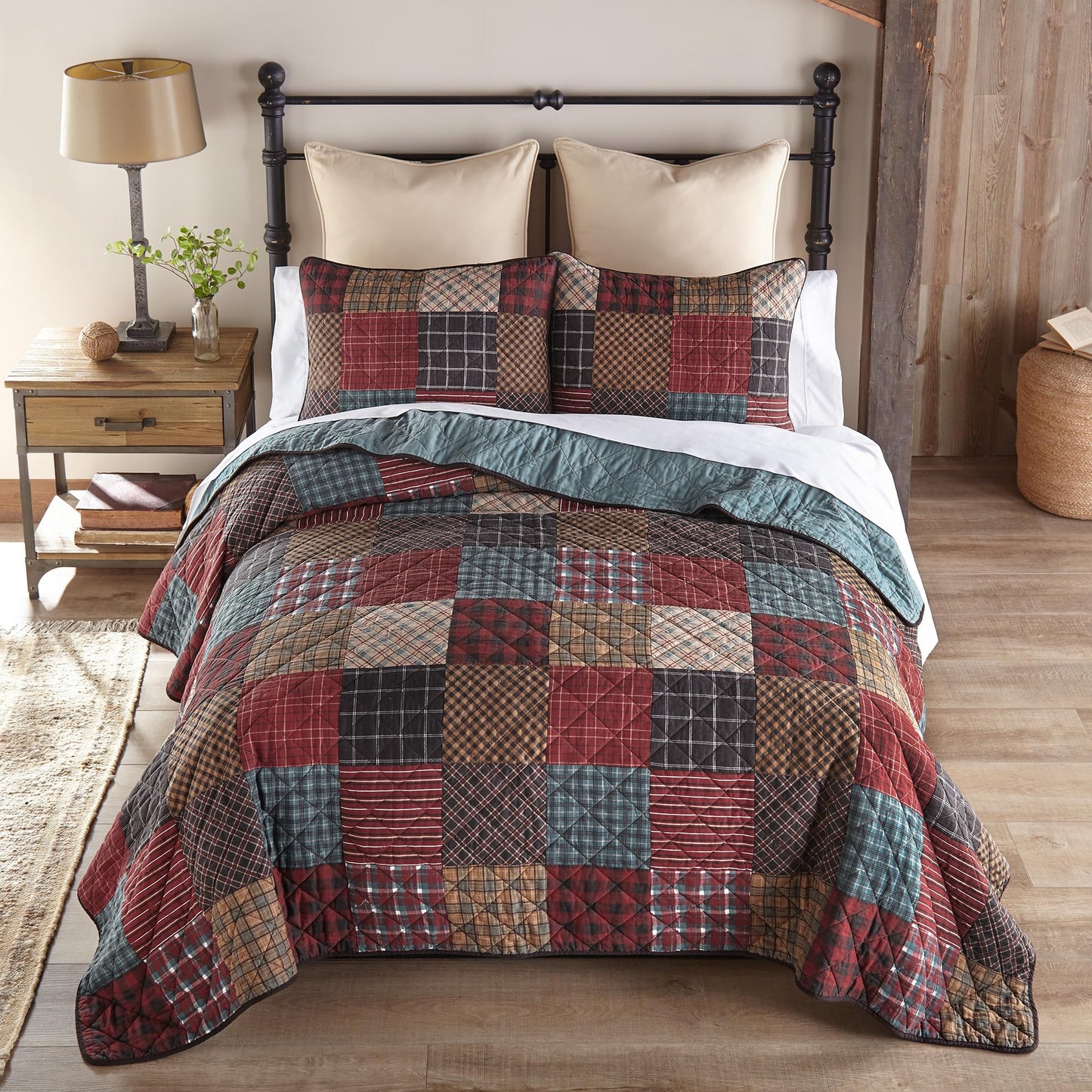 Donna Sharp Appalachia Plaid Cotton Pieced Patchwork Quilted Bedding Set - 3-Piece Queen Size Quilt Set - Includes 1 Quilt and 2 Pillow Shams - Machine Washable - Perfect for Rustic Decor