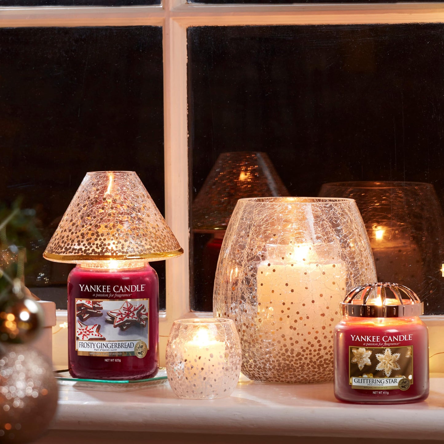 YANKEE CANDLE Scented Candle | Frosty Gingerbread Large Jar Candle | Burn Time: up to 150 Hours