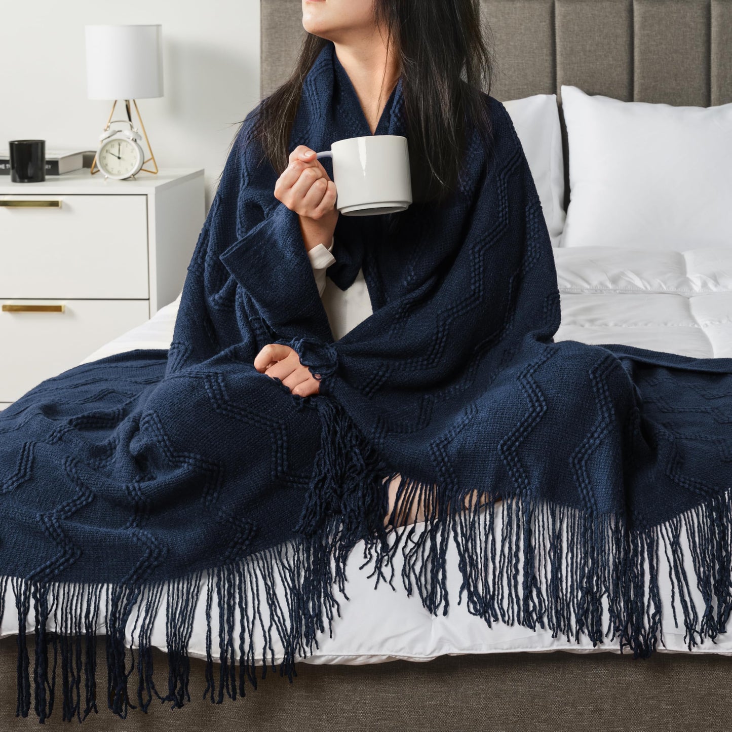 PAVILIA Navy Blue Knit Throw Blanket for Couch Bed, Soft Knitted Farmhouse Sofa Throw for Living Room, Lightweight Decorative Summer Throw Blanket for Chair, Outdoor Textured Boho Blanket, 50x60