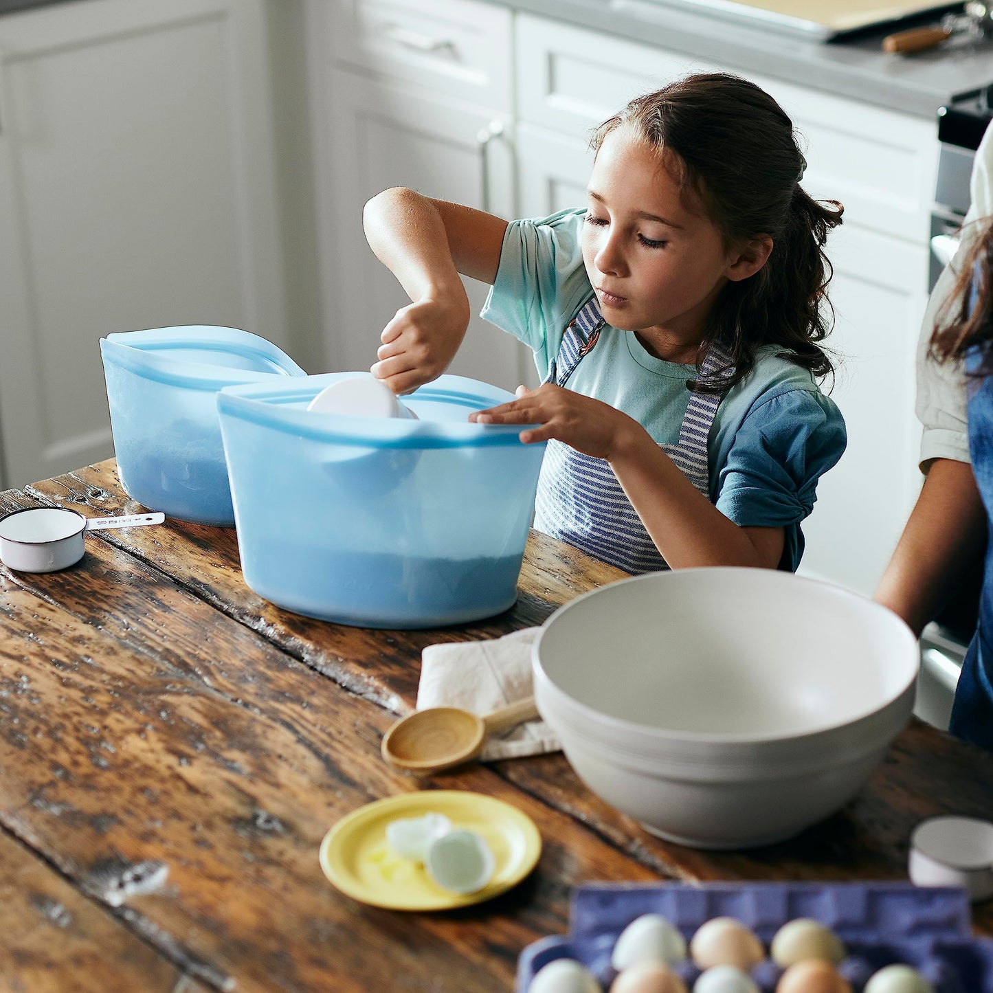 Stasher Premium Silicone Reusable Food Storage Bowl, Clear, Microwave, Sous Vide, Dishwasher, Oven and Freezer Safe, BPA Free, Leak-free, Eco-friendly, 4-Cup Bowl