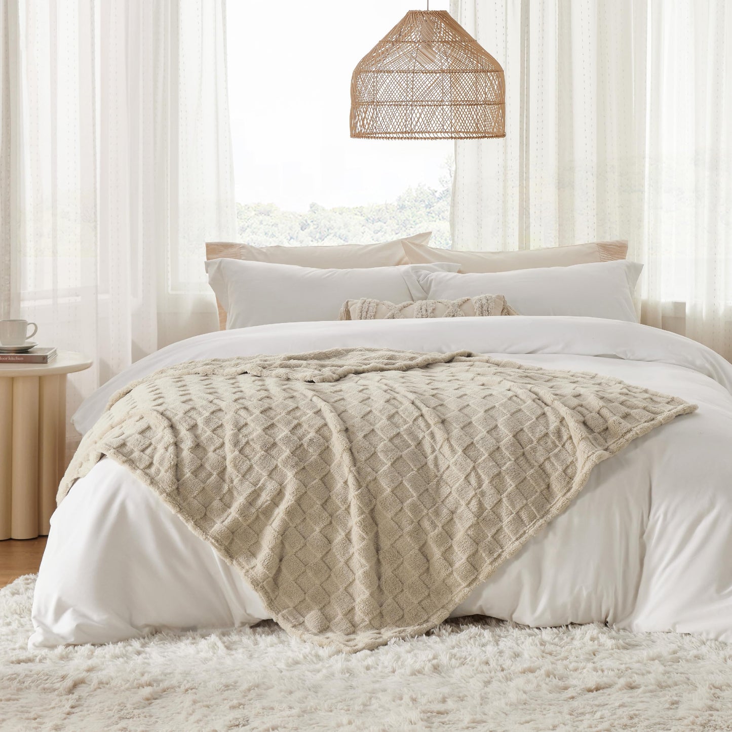 Bedsure Fleece Twin Blanket（White ＆ Beige）