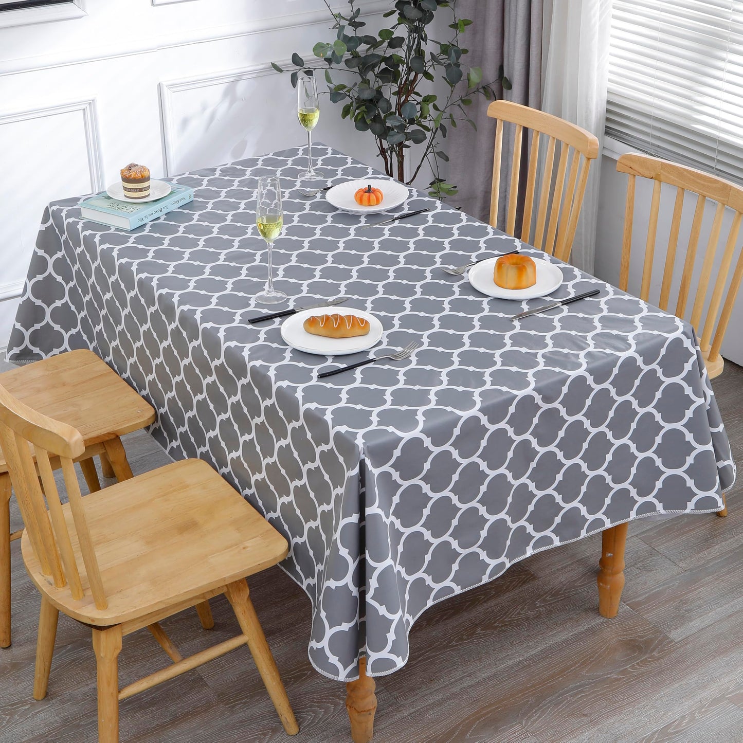Heavy Duty Vinyl Tablecloth with Flannel Backing Waterproof Oil-Proof Plastic Table Cloth Stain-Resistant Wipeable Rectangle or Square Table Cover for Indoor and Outdoor (Quatrefoil,52x70 Inch)