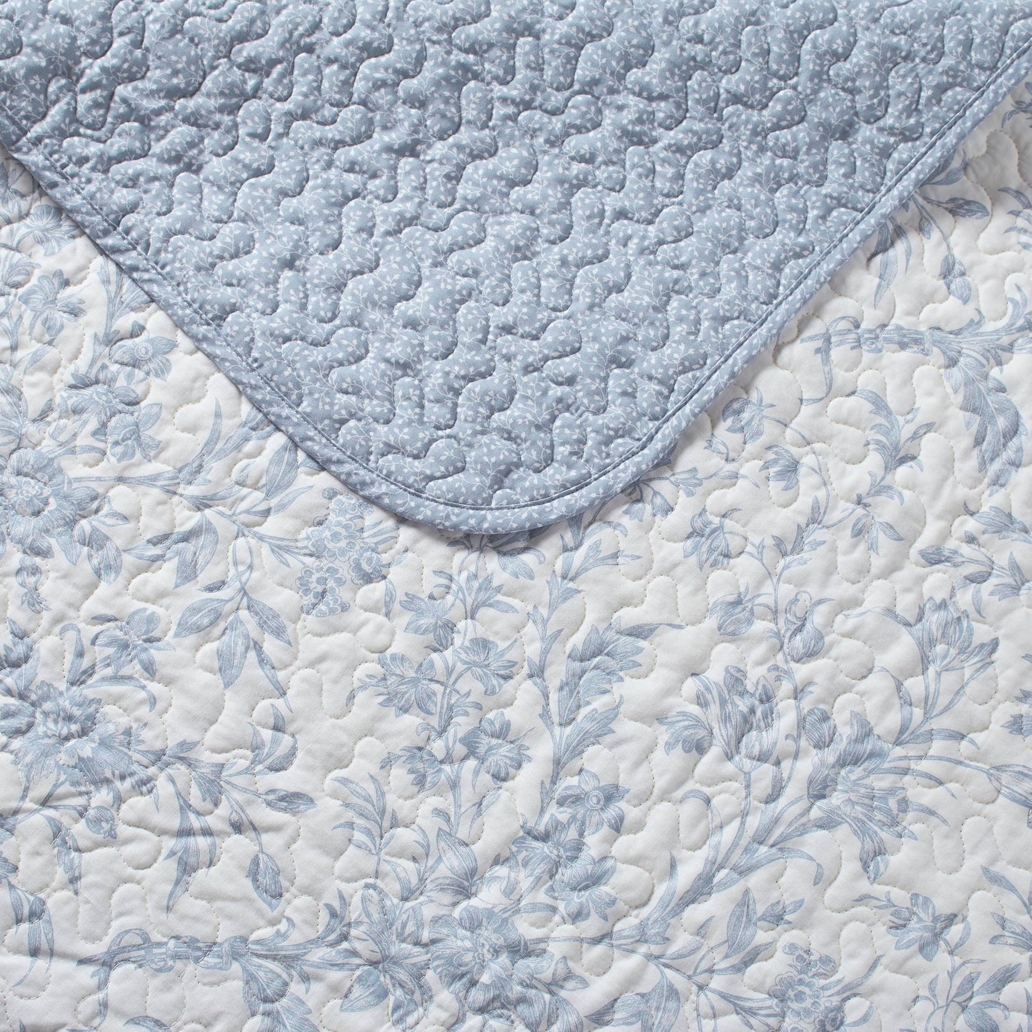 Laura Ashley - King Quilt Set, Soft Cotton Bedding with Reversible Design, Medium Weight for Year Round Use, 3 Piece Bed Set with Matching Pillowcases (Amberley Blue)