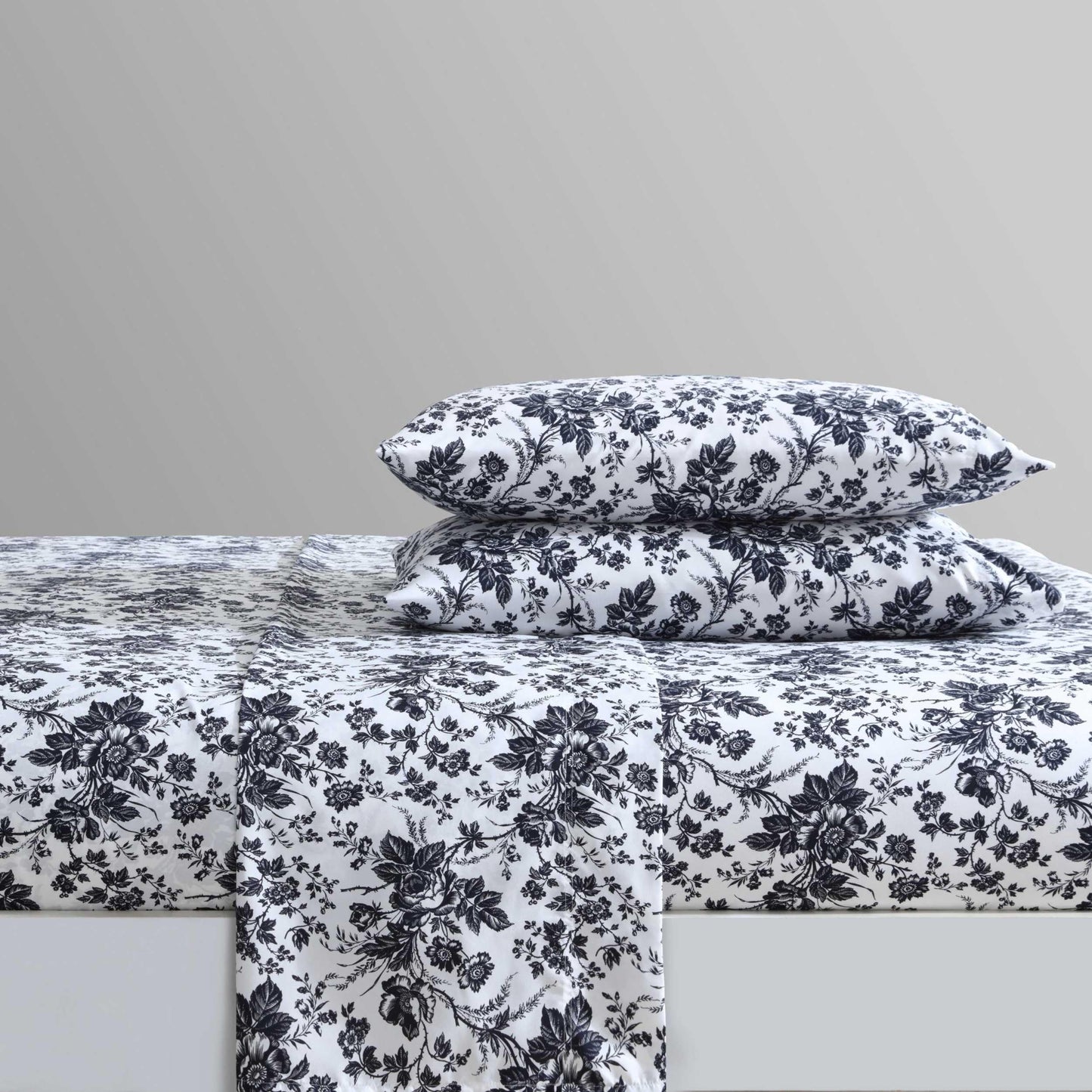 Betsey Johnson - Full Size Sheet Set, Ultra-Soft & Lightweight Bedding with Pillowcases, Fully Elastic Fitted Sheet, Deep Pocket, Floral Room Decor (Betsey's Toile Black)