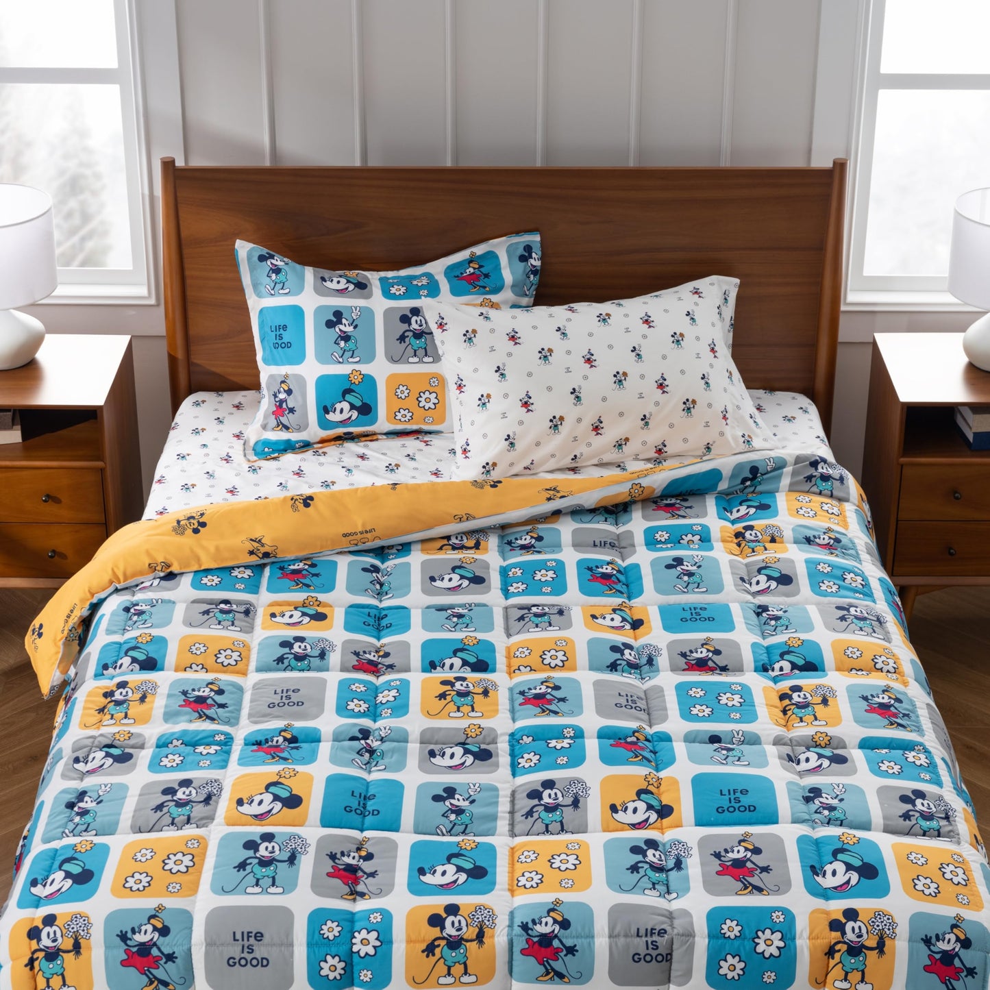 Berkshire LIG Printed Reversible Microfiber Comforter Set–5-Piece, Ultra Soft All-Season Bedding for Kids, Wrinkle & Fade Resistant, Twin, Steamboat Willie Boxes Extra Large Blue