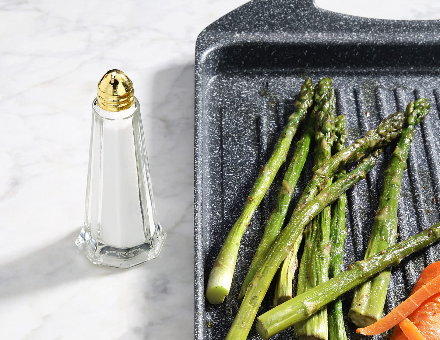 New Star Foodservice Glass Tower Salt and Pepper Shakers, 1 oz Set of 12, Clear Glass Shakers with Gold Plated Tops for Restaurants and Tabletop Use