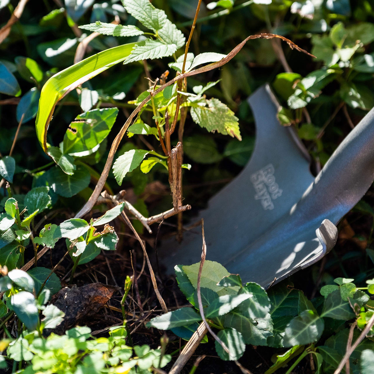 Root Slayer 22311 Nomad Compact Steel Garden Spade for Digging Soil and Root Removal, Portable Tool, Red