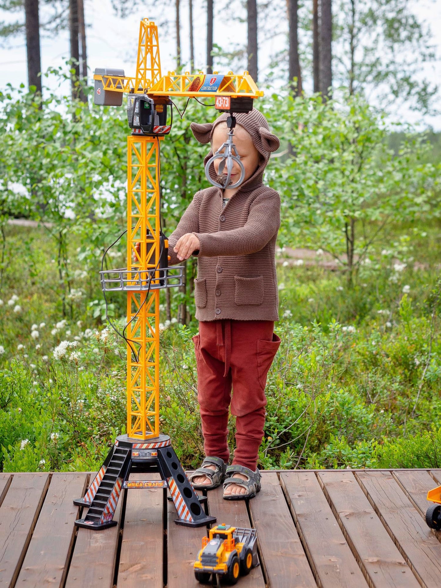 Dickie Toys Remote Control Crane Toy | Rotating Cabin with Working Winch & 250-degree Movement | Extensive Accessories | Height 120cm | Ages 3+