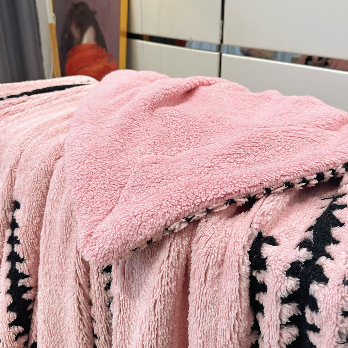 LEVINIS Bohemian Sherpa Throw Blanket 60'' × 80'', Sherpa Fleece Blanket for All Season, Southwestern Aztec Throw Blankets for Bed/Couch/Sofa/Office/Camping, Pink