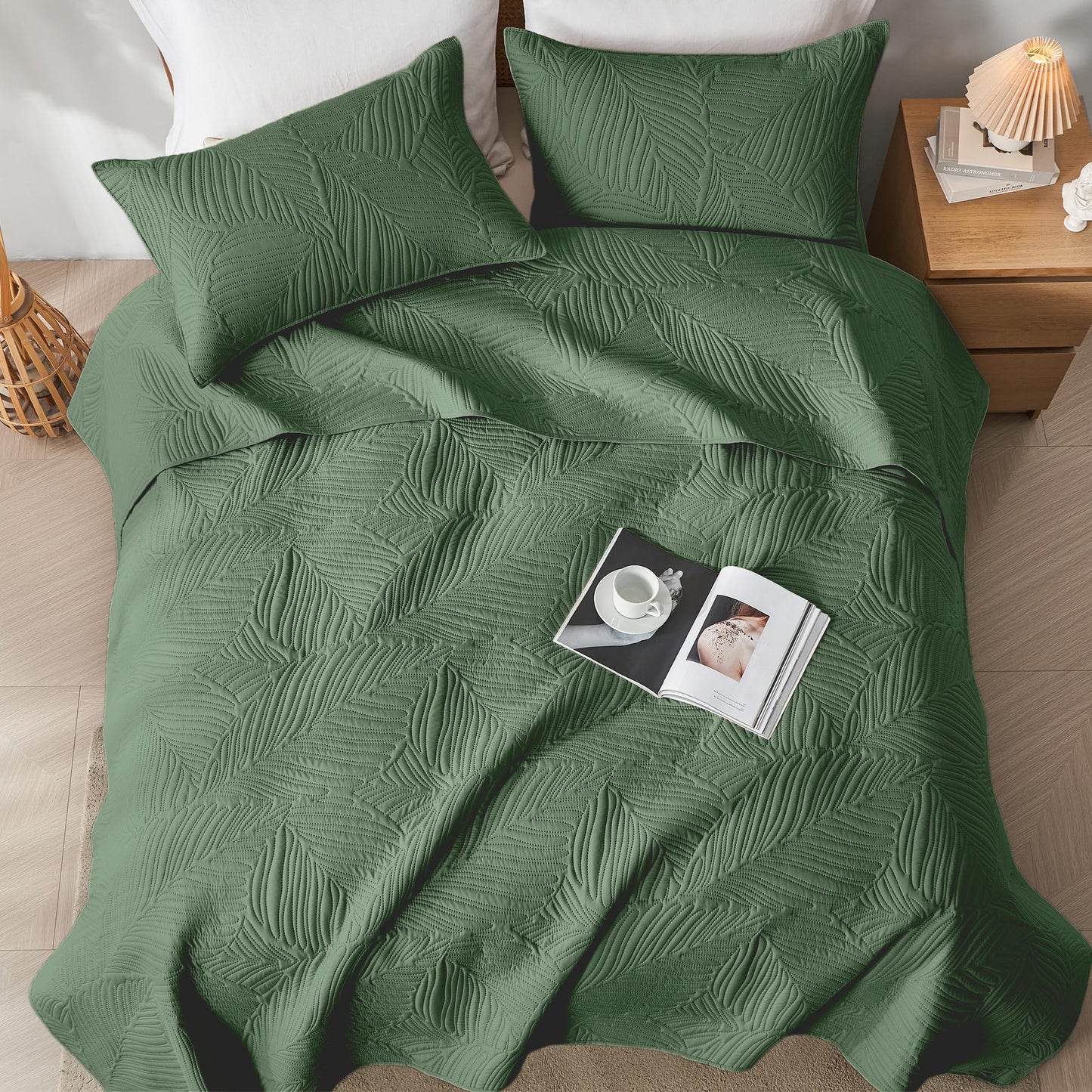 OARAGE Queen Quilt Bedding Set Soft Lightweight Olive Green Bedspread with Leaf Pattern,Ultrasonic Microfiber Bed Coverlet Full Size for All Season (1 Quilt, 2 Shams)