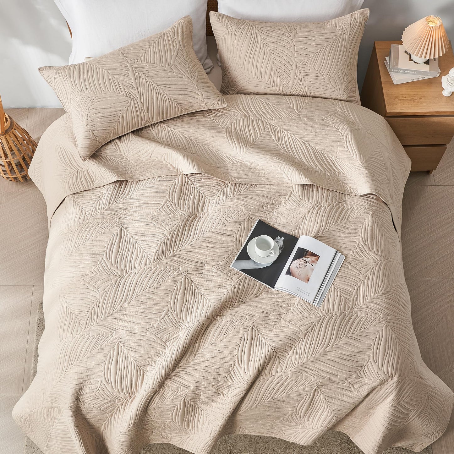 OARAGE Queen Quilt Bedding Set Soft Lightweight Beige Bedspread with Leaf Pattern,Ultrasonic Microfiber Bed Coverlet Full Size for All Season (1 Quilt, 2 Shams)