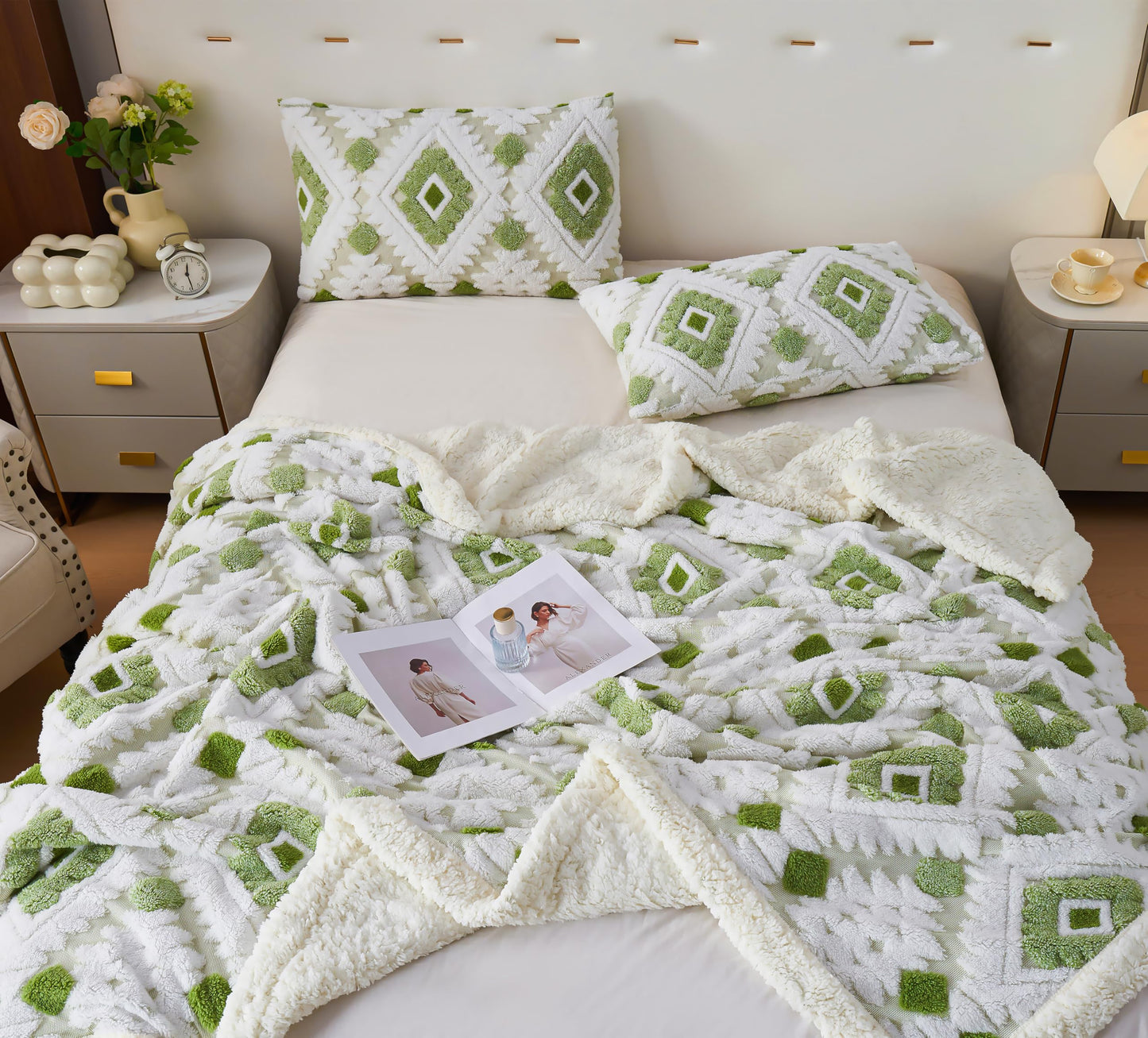 LEVINIS Large Bohemian Bed Blankets 80'' × 90'', Ultra Soft Aztec Bed Blanket for All Season, Cozy, Plush, Bohemian Throw Blanket for Bed/Couch/Sofa/Office/Camping, Green