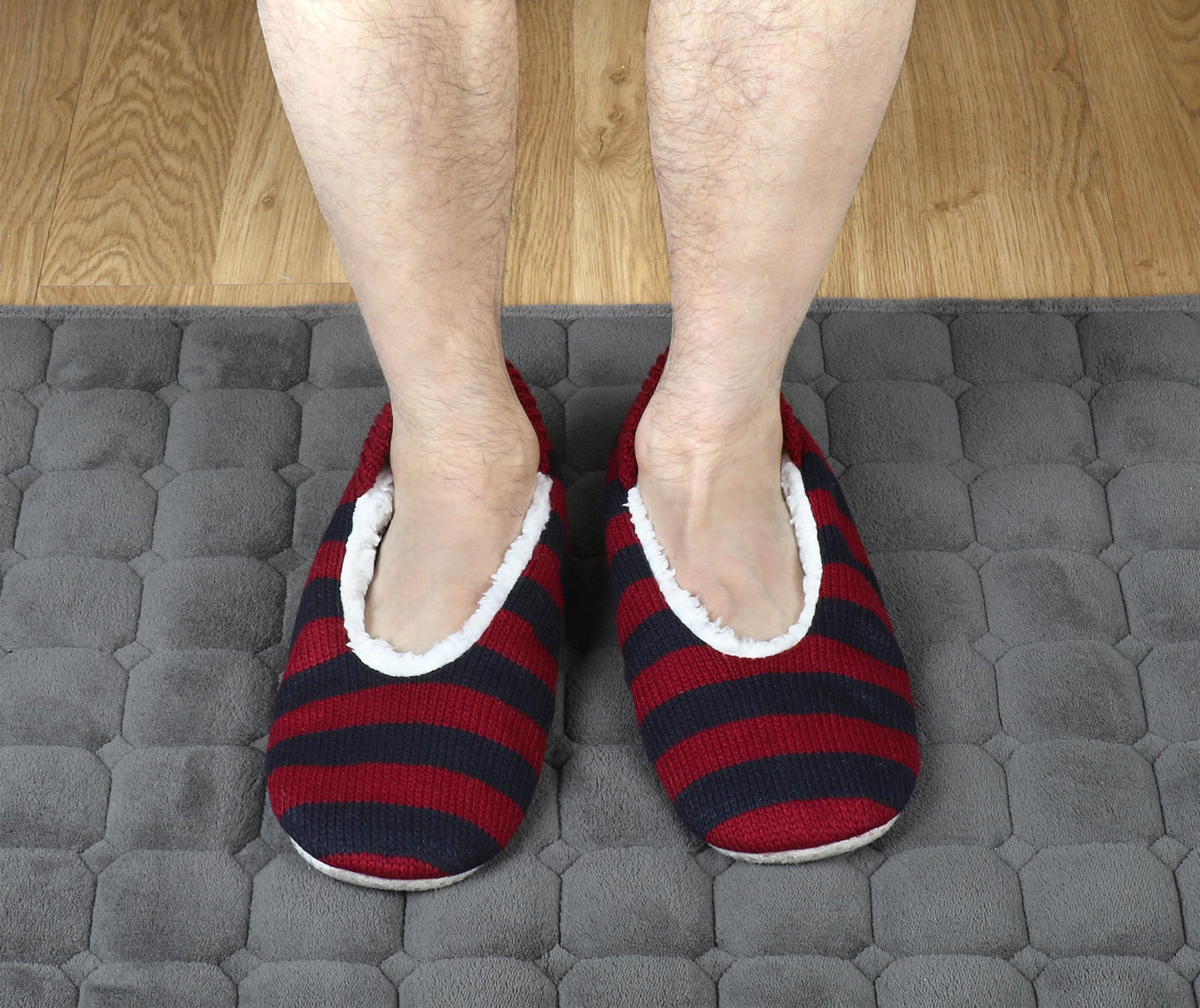 VAGUKU Mens Cozy Soft Sole Slipper Socks With Non Skid Bottoms, Warm Slipper Socks With Grippers For Men, Fuzzy House Slippers(Red Lattice01,10-13)