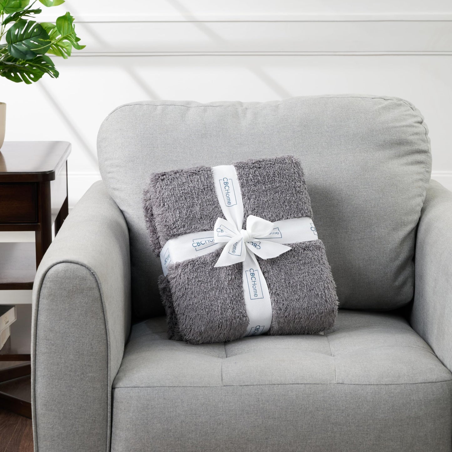 CBCHome Cozy Chenille Sherpa Throw Blanket - Soft, Plush, Fluffy Sofa and Bed Throw, Great Gift for Women, Teens - All Season Home Décor (Apple Butter, 50" x 60")