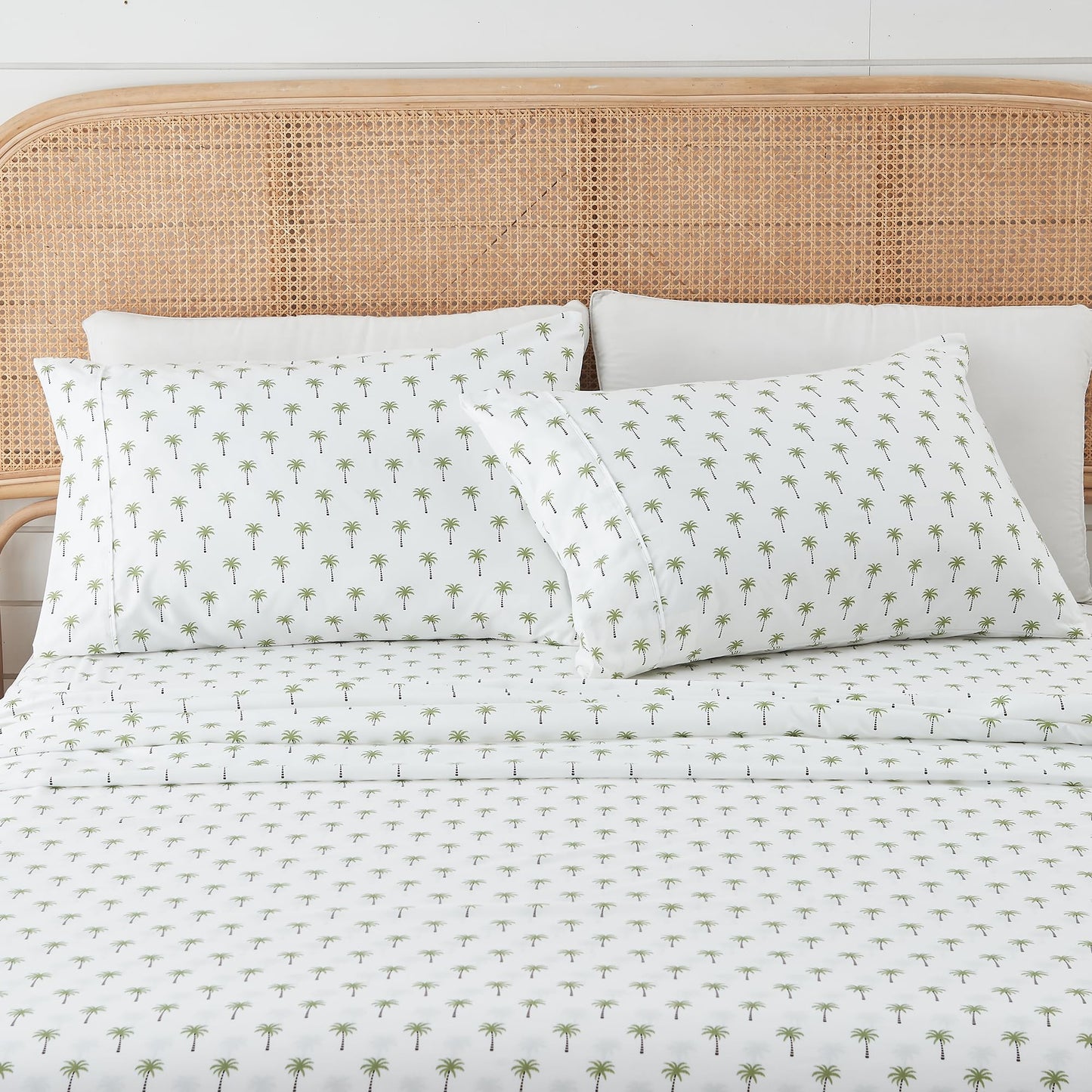Great Bay Home King Coastal Microfiber Sheet Set - 4-Piece Nautical-Printed, Ultra-Soft Sheets - Beach-Themed Bedding Sheets & Pillowcases (Palm Tree)