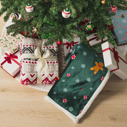 PAVILIA Premium Christmas Sherpa Throw Blanket | Christmas Decoration, Fleece, Plush, Warm, Cozy Reversible Microfiber Holiday Blanket 50 x 60
